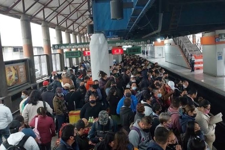 Nuevamente metro de la CDMX presenta aglomeraciones y retrasos