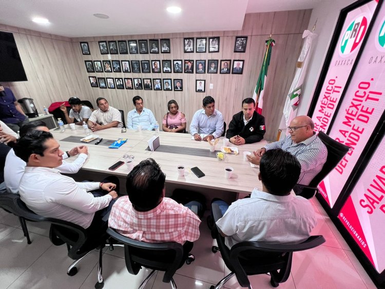 Acusan a gobernador de Oaxaca, coaccionar a autoridades de oposición para que se cambien a Morena