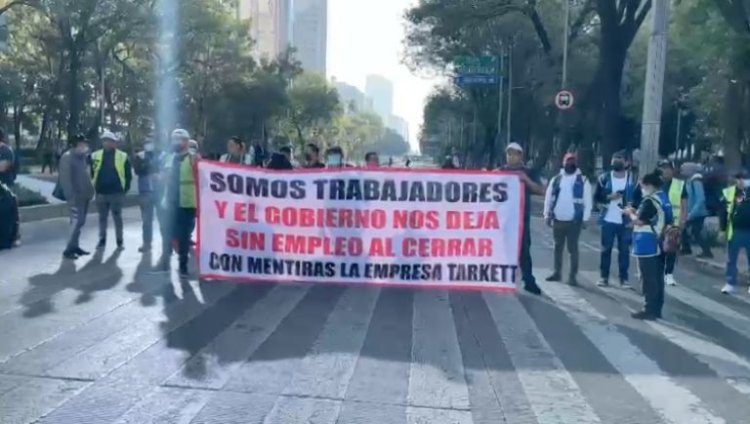 Con bloqueo, desempleados exigen les devuelvan sus trabajos en la CDMX