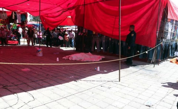 Ejecutan a hombre en tianguis de Tlalnepantla