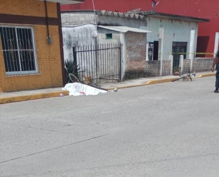 Familiares y amigos de Estefany cierran entrada a Tecolutla, exigen justicia para joven