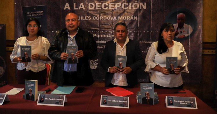 Presentan libro "De la esperanza a la decepción" de Aquiles Córdova en el sureste mexicano