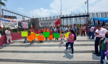 Insisten indígenas de Cochoapa el Grande, en diálogo con la gobernadora