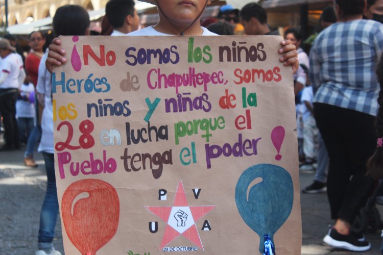 Niños de la “28 de octubre” marchan en Puebla