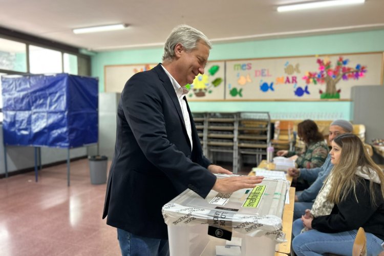 En Chile, derecha alcanzó escaños necesarios para controlar totalmente redacción de nueva Constitución