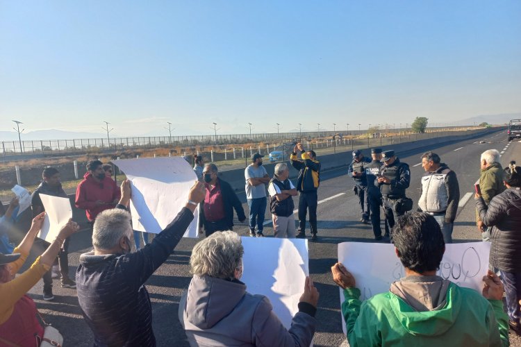 Manifestantes exigen reparación de cárcamo en Ecatepec