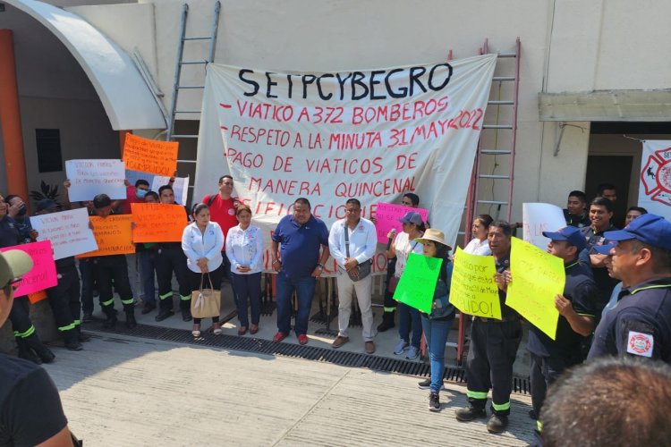 Paran labores elementos de Protección Civil y Bomberos