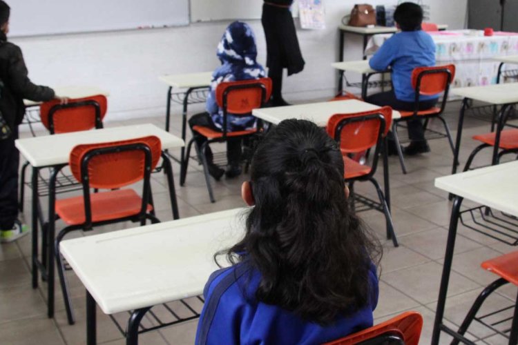 Anuncian regreso a clases presenciales en Puebla luego de disminución de actividad volcánica