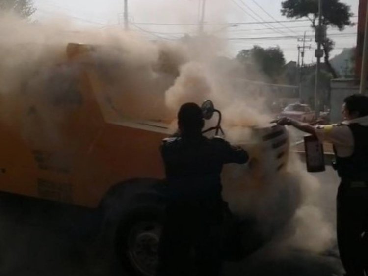 Se incendia camioneta de valores en alcaldía Venustiano Carranza