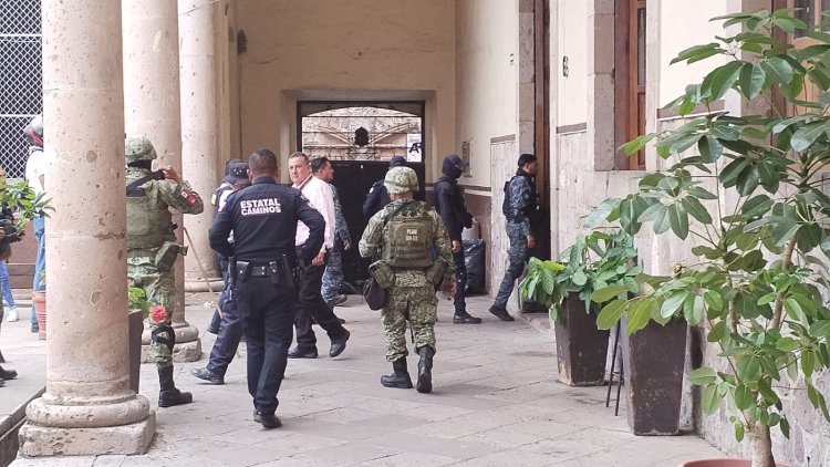 Sorprende operativo en la Prepa 2 de Morelia