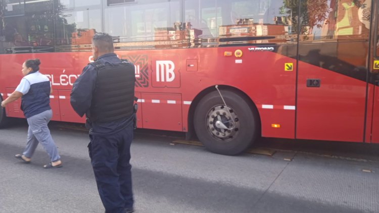 Niña de 12 años es atropellada por Metrobús en alcaldía Cuauhtémoc