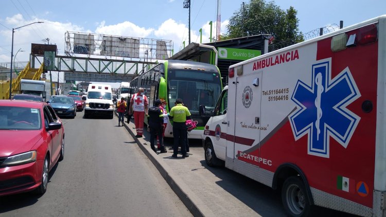 Pipa impacta unidad de Mexibús en Ecatepec; hay 14 lesionados