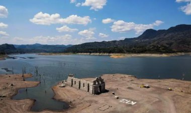 Iglesia anteriormente hundida emerge por altas temperaturas en Chiapas