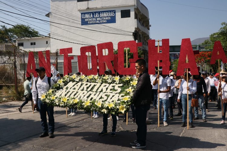 Llevan miles de antorchistas homenaje de mártires a Chilpancingo, Guerrero
