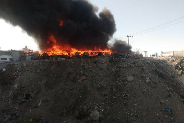 Se incendia depósito de reciclaje en Ecatepec; no se registraron heridos