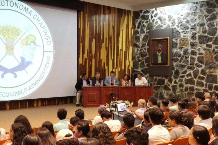 En Chapingo, embajador de Nicaragua imparte ponencia sobre legado de Sandino