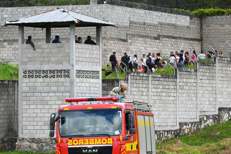 Última Hora: reportan al menos 25 muertes tras motín en cárcel de mujeres en Honduras