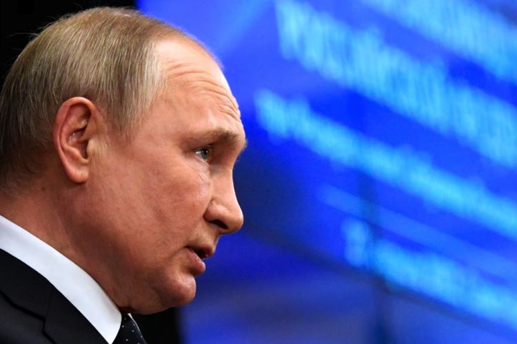 Putin firma ley que estipula 30 días de detención por violación de la ley marcial