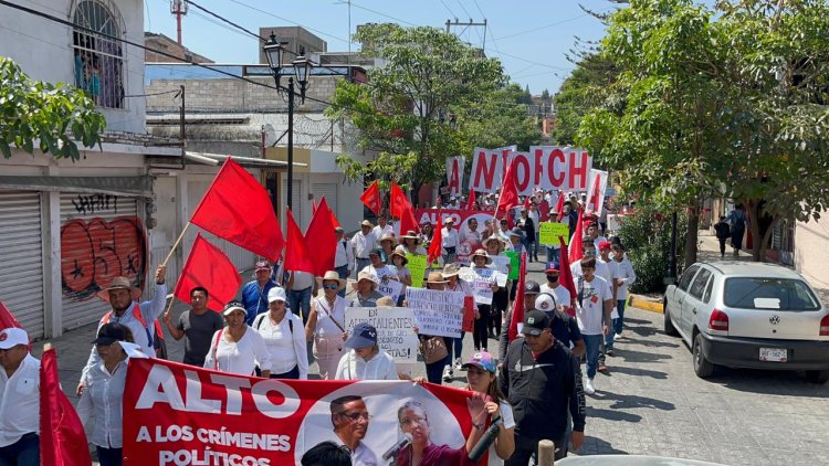 Antorchistas caminan en Guerrero por la paz y justicia para Conrado y Mercedes