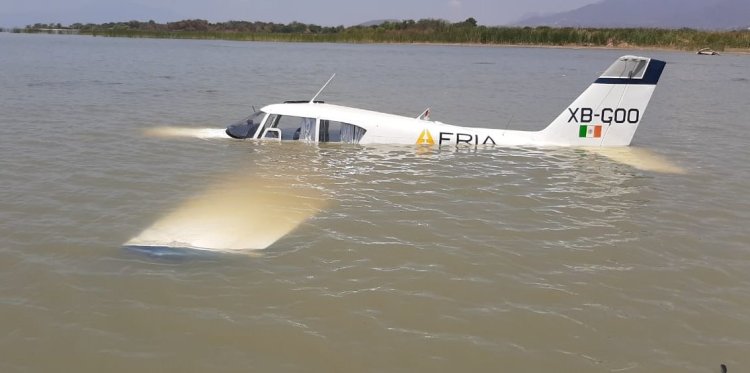 Avioneta realiza acuatizaje en el Lago de Chapala, Jalisco por fallo en el motor