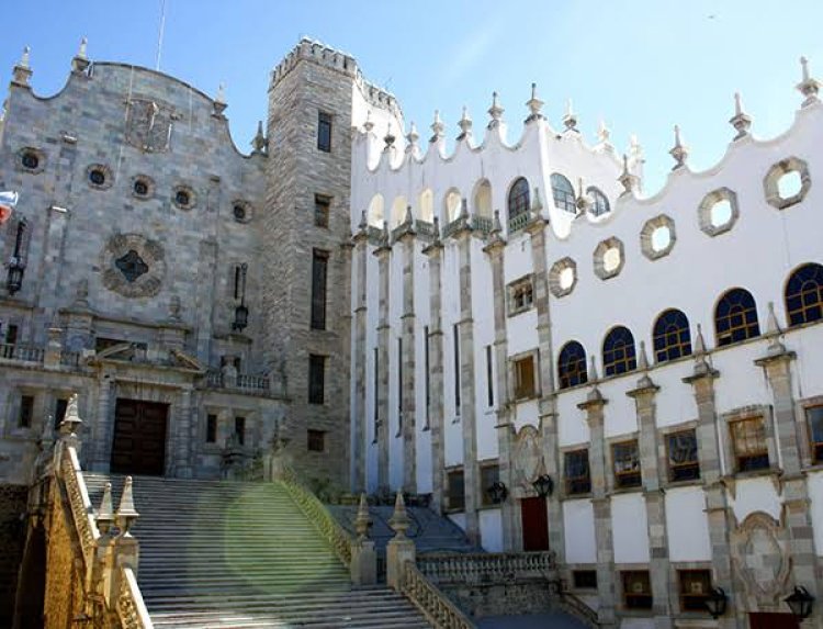 Cae Universidad de Guanajuato en ranking