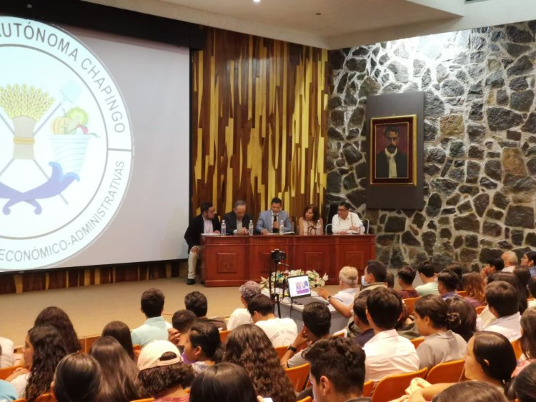 En Chapingo, embajador de Nicaragua imparte ponencia sobre legado de Sandino