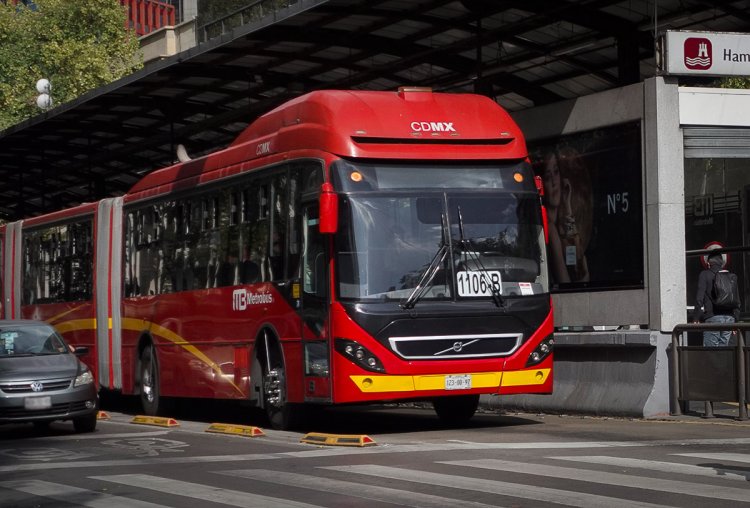 Metrobús de la CDMX anuncia cierre de estaciones por marcha del orgullo LGBT+