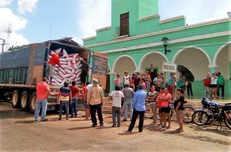 Acusan organizaciones campesinas criterio político en entrega de fertilizante