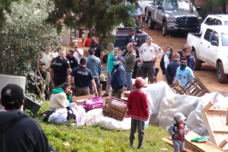 Comerciantes en Pátzcuaro son desalojados por policías estatales