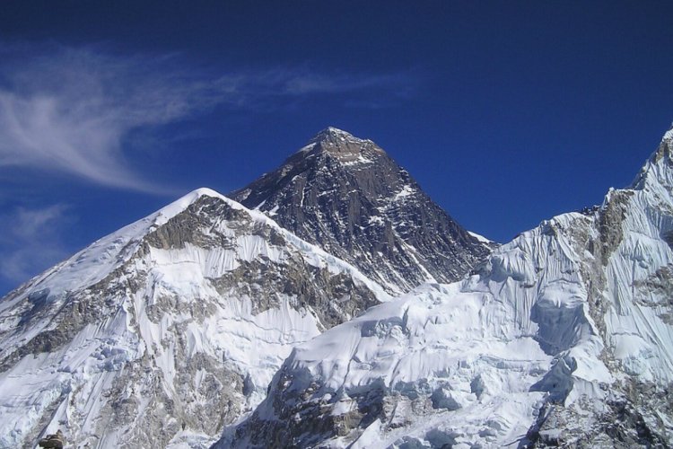 Mueren cinco mexicanos junto con piloto en accidente aéreo en Nepal