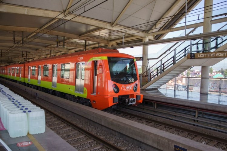 Usuarios de la Línea 12 del metro se suben con miedo