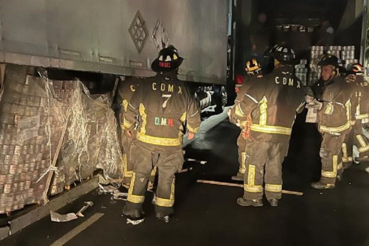 Accidente de tráiler sobre Calzada Ignacio Zaragoza