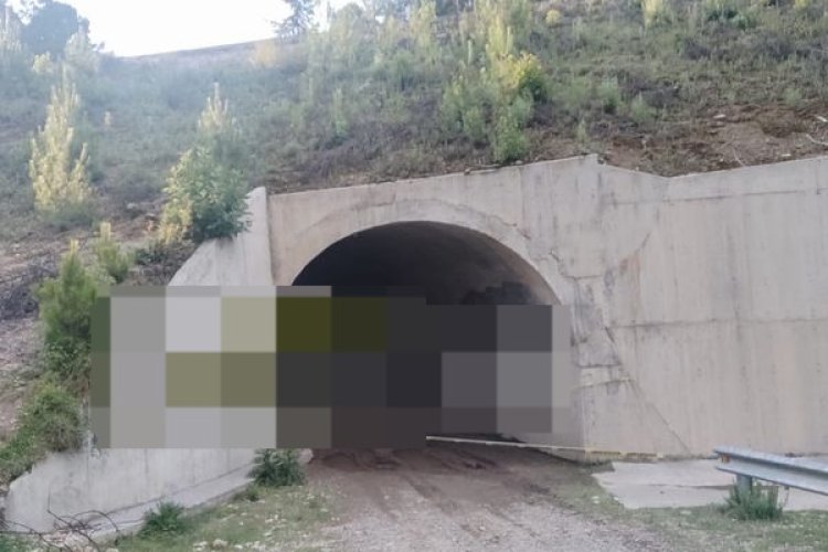 Descubren cuerpo embolsado a un costado de la carretera Toluca- Zitácuaro