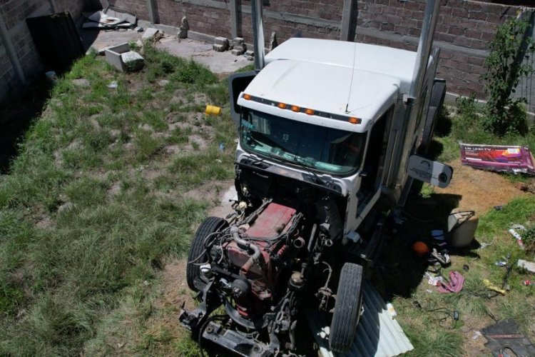 Detienen en Tecámac a cuatro por desvalijar tractocamión con reporte de robo