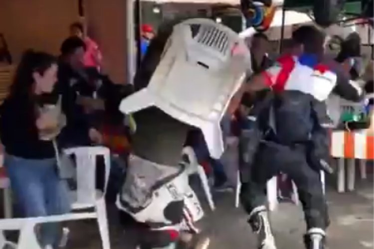 Video: Registran pelea a “sillazos” de motociclistas en Huitzilac, Morelos