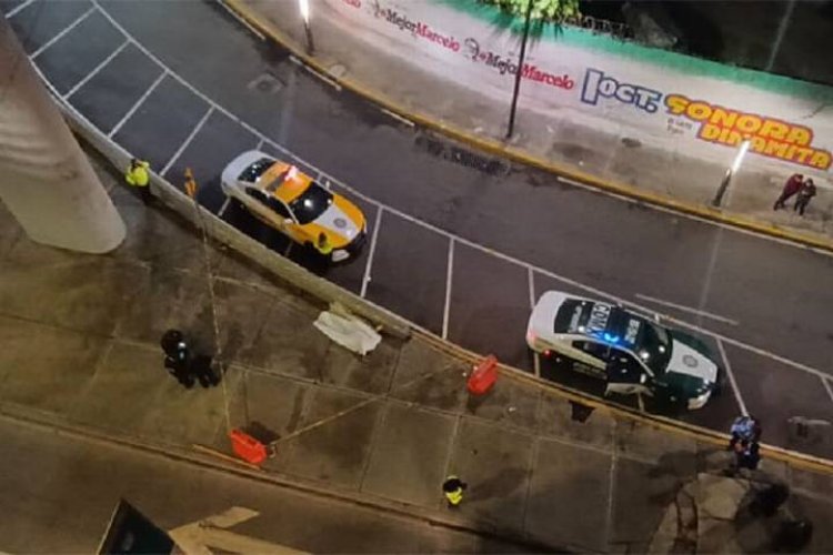 Motociclista muere al caer 40 metros en puente de Iztapalapa, CDMX