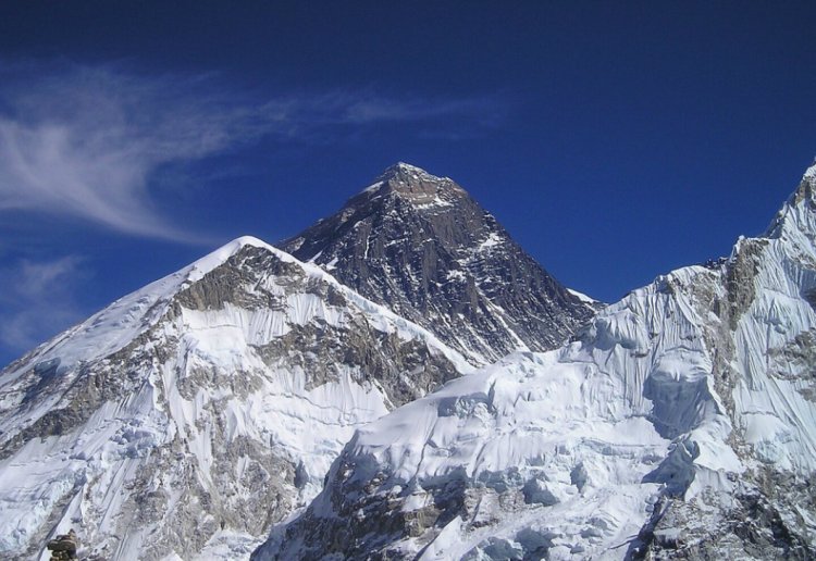 Mueren cinco mexicanos junto con piloto en accidente aéreo en Nepal