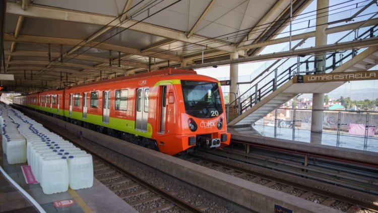 Usuarios de la Línea 12 del metro se suben con miedo