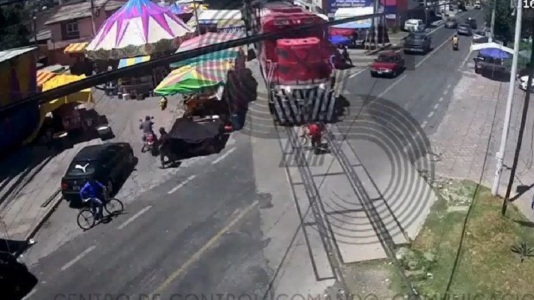 Tren embiste a ciclista y vive para contarlo, Tlaxcala