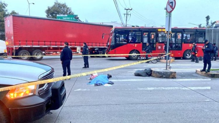 Transporte público atropella a mujer y muere en la CDMX