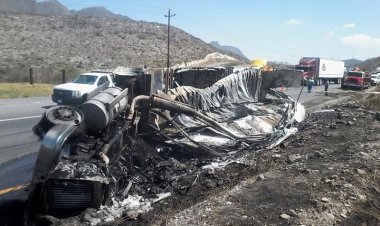 Tras accidente de tres tráileres hombre murió calcinado