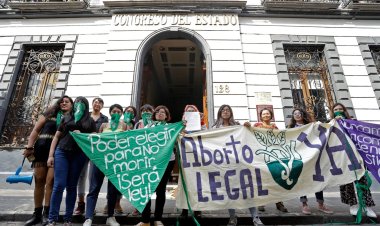 Morenistas carecen de voluntad para despenalizar el aborto en Puebla: Activista