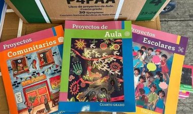 Marchan contra libros de texto en La Paz