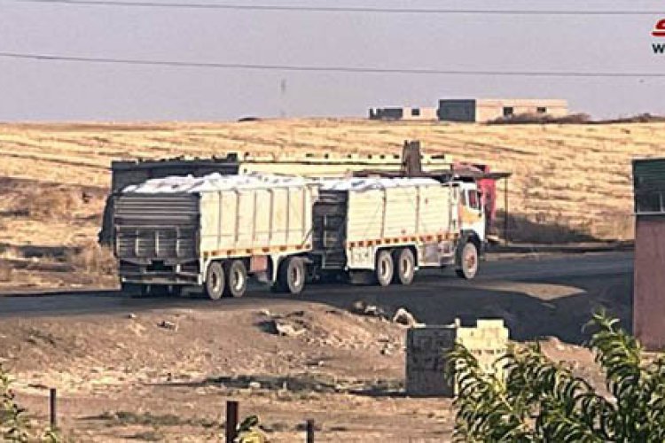 Fuerzas estadounidenses en Siria siguen robando el trigo y el petróleo de los sirios