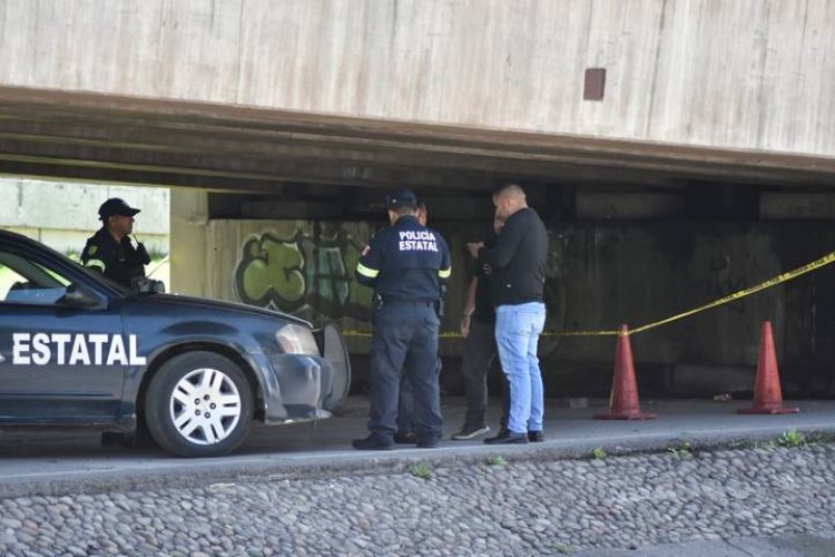 Localizan hombre sin vida debajo de un puente vehicular en la carretera Toluca-Palmillas