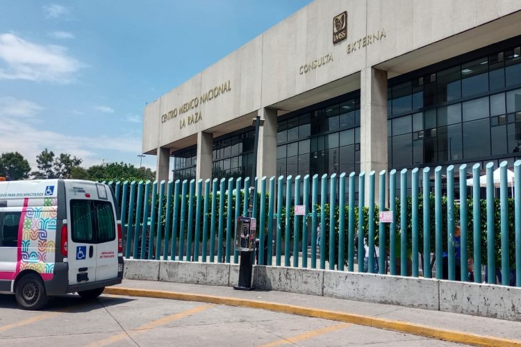 Video: De 6 elevadores, solo funciona uno dicen usuarios del Hospital del IMSS La Raza