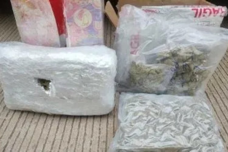 Encuentran paquetes de marihuana en envoltura de regalo