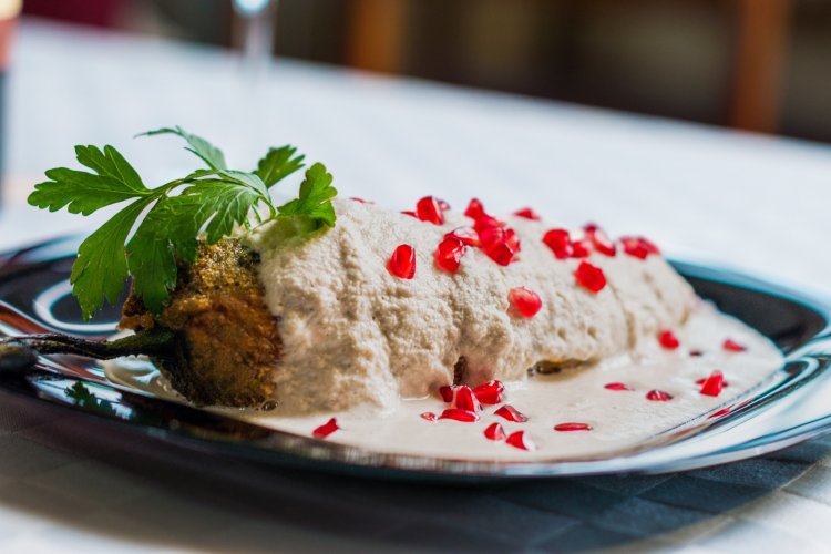 Chiles en nogada, el platillo poblano que sorprende al mundo