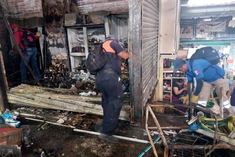 Corto circuito ocasionó incendio en el mercado “Baltazar R. Leyva Mancilla”