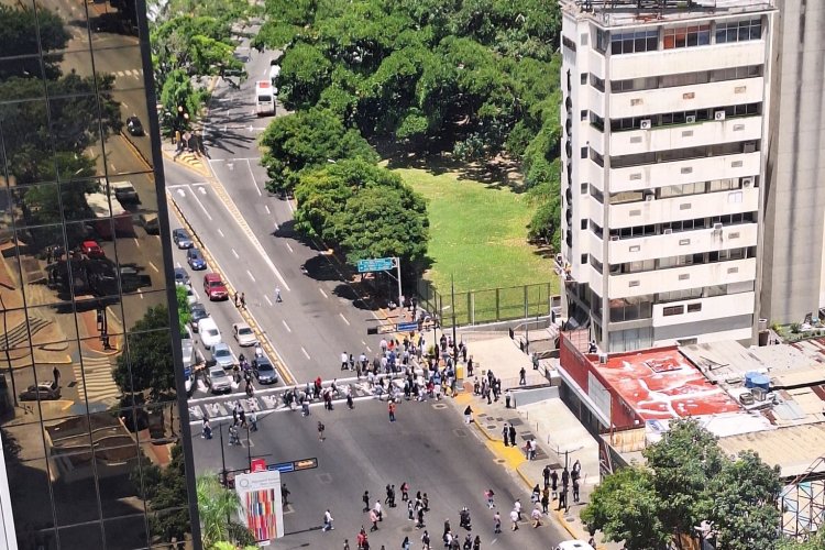 Intenso temblor sacude el centro de Colombia; reportan dos réplicas fuertes